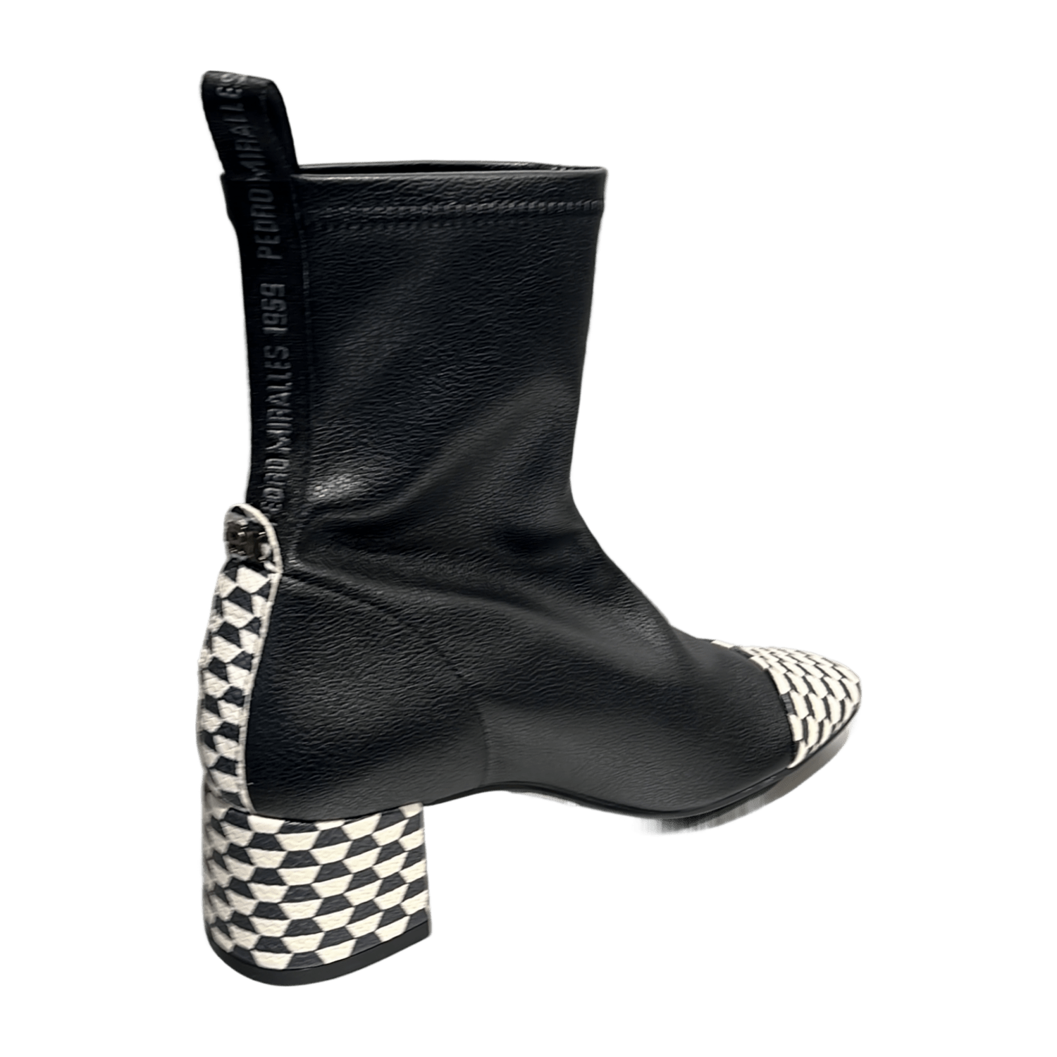 32313036313137-0001-eu_3700