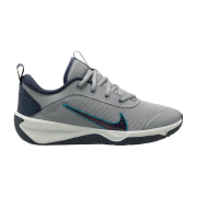 Nike Omni Multi-Court Hallenschuhe Kinder 010 - wolf grey/thunder blue-bright crimson 36.5